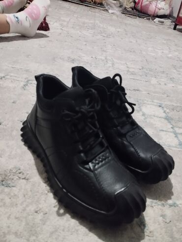 срочно продаю в связи с переездом: Арзандатуу бар! кышкы сапошка жаңы өзүмө алгам батбай калды