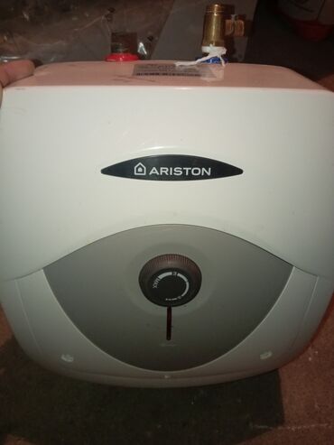 foto aparati prodaja: Ariston 10 l ispravan