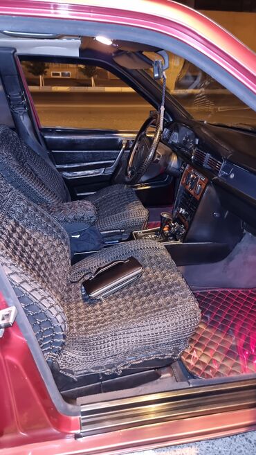 Mercedes-Benz: Mercedes-Benz 190: 2 l | 1993 il Sedan — 5