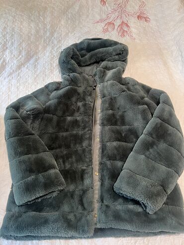 теплые женские куртки на зиму: Шуба, Короткая модель, С капюшоном, S (EU 36)