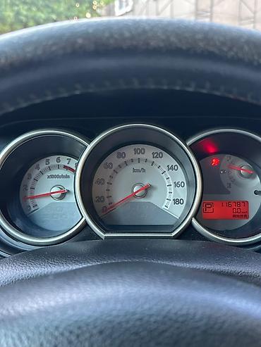 keys sat: Nissan Tiida hatchback – gümüşü rəng Texniki və dizayn: - Korpus: 5 — 6