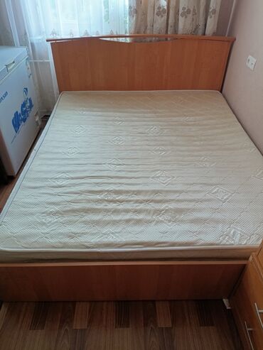 Двуспальные кровати: Двуспальная кровать, Б/у, С матрасом, длина - 193 см — 4