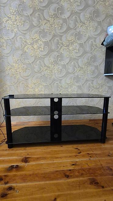 ev mebel: Şüşə TV/stend - Material: temperli tünd şüşə rəflər, metal sütunlar - — 1