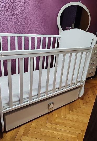 Beşiklər: Oğlan və qız üçün, İşlənmiş, Beşik, Yellənmə mexanizmi ilə — 2