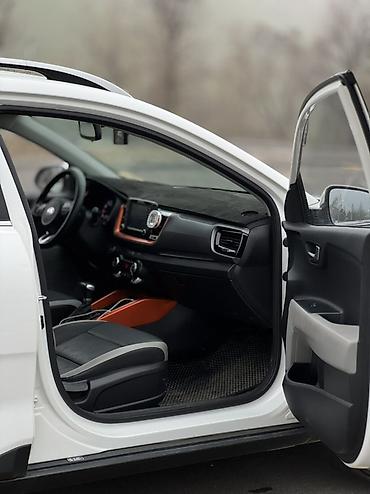 Kia: Kia Stonic: 2019 г., Кроссовер — 13