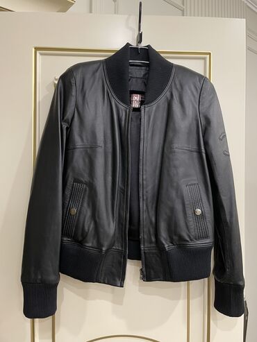 куплю кожаную куртку женскую: Кожаная куртка, Натуральная кожа, M (EU 38)
