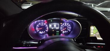 Kia: Kia Optima – ağ rəngli sedan Xarici: - Ağ kuzov, qara panoramik dam - — 4