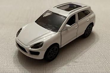 oyuncaq masin type 1 per page 40: Ağ rəngli metal miniatur SUV modeli (oyuncaq maşın) - Korpus: dözümlü — 1
