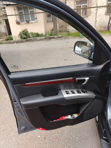 Alışma sistemləri: Hyundai Santa Fe – salon və qapı içlikləri - Model: Hyundai Santa Fe