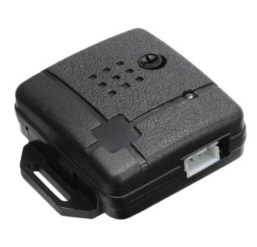 Uređaji protiv krađe: Auto alarm sa 2 daljinska upravljaca komplet .
Cena 2900 din d — 5