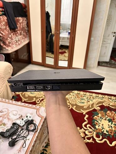 джойстик xbox series s: Игровая консоль Sony PlayStation 4 Slim (чёрная) в комплекте. В — 4