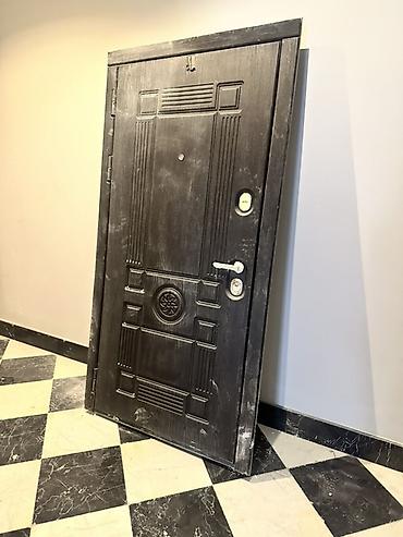 Giriş qapıları: Qapı cıxarılıb! Hec bir defekti, qopuğu, cattağı YOXTUR!!! Metall — 1