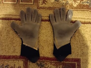кожаные мужские перчатки: Вратарские перчатки predator