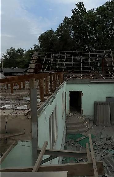 демонтаж крыша: Демонтаж крыш | Гипсокартонная стена, Снос перегородки, Снятие старой штукатурки | Зачистка от старых обоев, Сбивка старой штукатурки, Снятие извести | Демонтаж паркета, Демонтаж линолеума, Демонтаж плинтуса | Крыша из шифера Больше 6 лет опыта — 1
