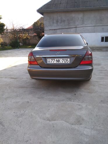 Mercedes-Benz: Mercedes-Benz E 220: 2.2 l | 2008 il Sedan — 9