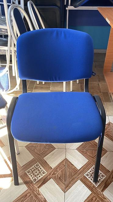 Ofis oturacaqları: Mavi ofis/konfrans stulu - Rahat oturuluş üçün yumşaq parça üzlü — 1
