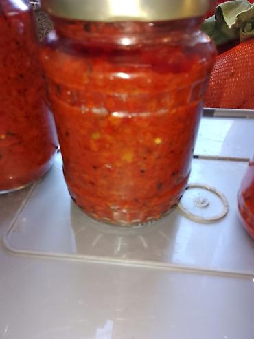 etericna ulja: Domaća ajvar salata u teglama - Ručno pripremljen ajvar od pečenih — 2