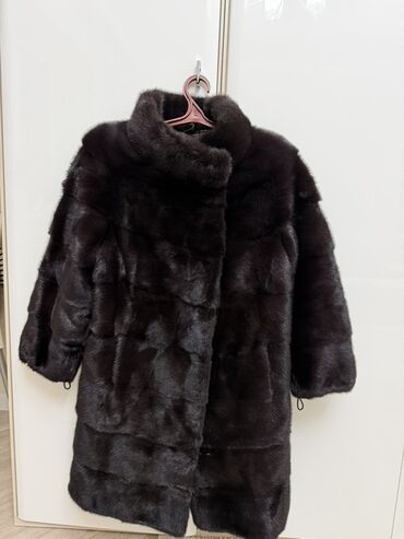 длинное трикотажное платье с капюшоном: Норковая шуба, цвет темный шоколад. - Натуральный мех норки с густым