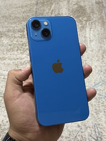 Apple iPhone: IPhone 13, Б/у, 128 ГБ, Голубой, Чехол, 80 %