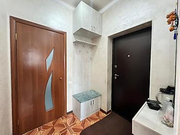 Продажа коттеджей и домов: Срочно!!! Продается два дома на одном участке 6 соток. В районе Жибек — 3