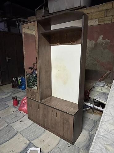 ayaqqabı mebeli: Dəhliz üçün kombinə edilmiş paltar asqısı-garderob mebeli. - — 1