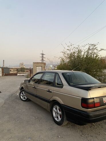 цены на мотоциклы: Volkswagen Passat: 1990 г., 1.8 л, Механика, Бензин, Седан