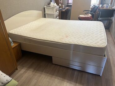 спальные кровати бу: Двуспальная кровать, Б/у, С матрасом, длина - 200 см