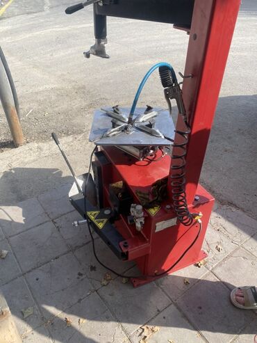 Bu dəstə təkər təmiri üçün lazım olan əsas avadanlıqlar daxildir