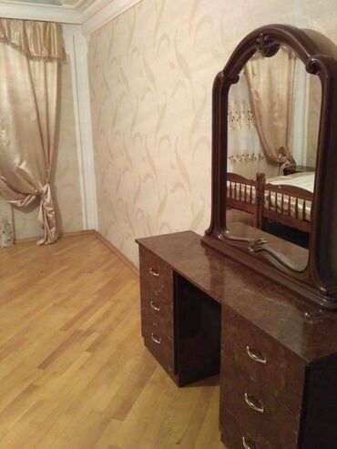 Uzunmüddətli kirayə mənzillər: Azadlıq metrosu yaxınlığında 5 mərtəbəli binanın 3-cü mərtəbəsində 3 — 4