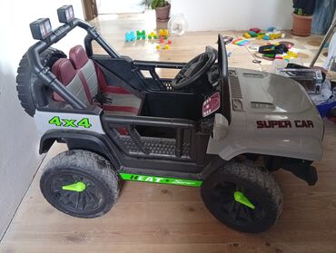 авто колесо: Bu elektrikli uşaq maşını uşaqların əyləncəsi üçün nəzərdə