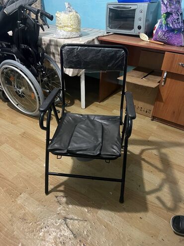 Другие медицинские товары: Продам санитарный стул (туалетное кресло) Цена: 3500 сомов Удобный и