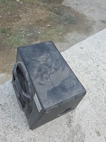 jbl dinamiki: Aktiv bas səsgücləndiricisi (subwoofer) - Korpus: taxta/kompozit, ön — 6
