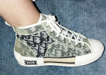 Women's Sneakers and athletic shoes: 37.5 na lalafo.rs — 16 Women's Sneakers and athletic shoes: 37.5 — 16