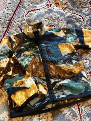 короткие куртки: Флисовая куртка Futurino Fashion с уникальным рисунком, имитирующим
