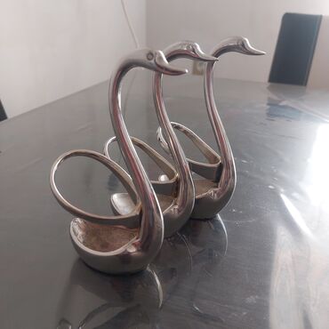 mətbəxt pərdələri: Qedimi ve orjinal qu qușu dizayinli metal qab desti- 3 eded. Zamaninda