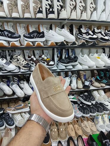 mavi mokasinlər: Qadın loaferləri – gündəlik və smart-casual üslub üçün - Modellər