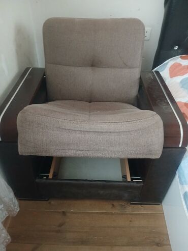 Divan və kreslo dəstləri: Divan bir ədəd kreslo iki ədəd işlənmiş uzlərində biraz yırtıglar var -da lalafo.az — 12 Divan və kreslo dəstləri: Divan bir ədəd kreslo iki ədəd işlənmiş uzlərində biraz yırtıglar var — 12