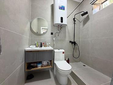 Продажа коттеджей и домов: 6 комнат и более, 280 м², 4 соток, Бишкек, Риэлтор — 12