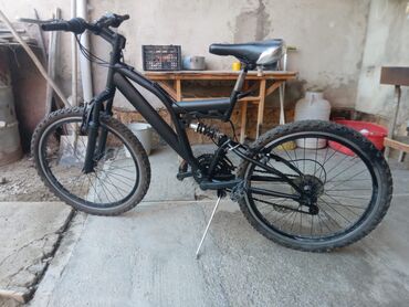 İdman velosipedləri: Velik tam ideal veziyyetdedi. cox az isdifade olunub. her iki