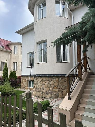 мансара: Просторный коттедж с ухоженным участком и крытой зоной — 2