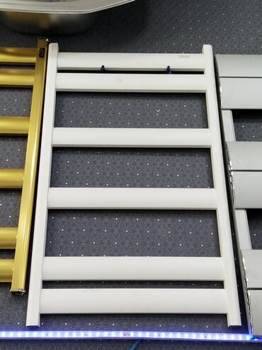 hamam ucun guzguler: Ağ rəngli vanna otağı üçün dəsmal qurudan/radiator - Material: metal