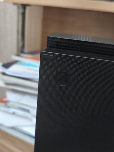 xbox seris x: Xbox One X 1TB oyun konsolu Xüsusiyyətlər: - 1TB daxili yaddaş – — 7