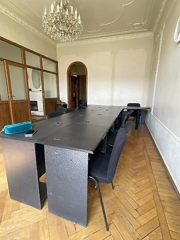 ofis dolablari: TƏCILI!!!! ‼️‼️‼️ Ofis üçün konferans/iş masaları və oturacaqlar — 2
