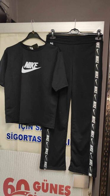 trenerka xl nova: S,l,xl
3500 din
ik
mdmn