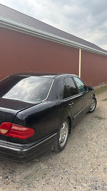 maşın satisi: Mercedes-Benz E-Class (W210) sedan - Kuzov: 4 qapılı sedan, qara rəng — 4