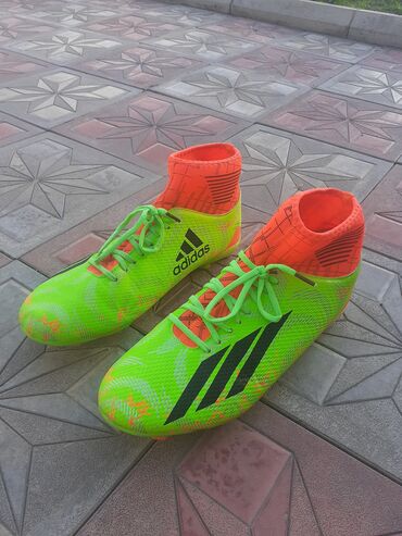 futbol toplar: Butslar Adidas, Ölçü: 44, İşlənmiş