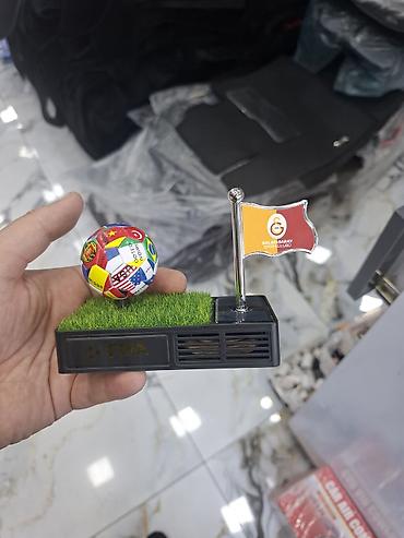 mini kran: Avtomobil üçün dekorativ solar stolüstü aksesuar – futbol mövzulu — 2