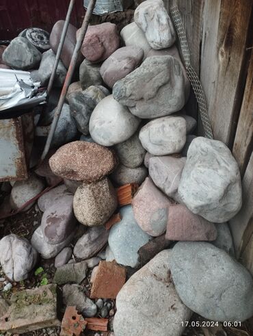 камень для фасада: Продам камни под фундамент примерно пол машины будет в Кара Балте