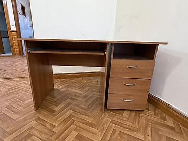 Компьютердик үстөлү, Колдонулган, Текчелери бар