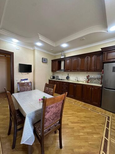 Yeni tikili: 3 otaqlı, Yeni tikili, m. 8 Noyabr, 140 kv. m — 15